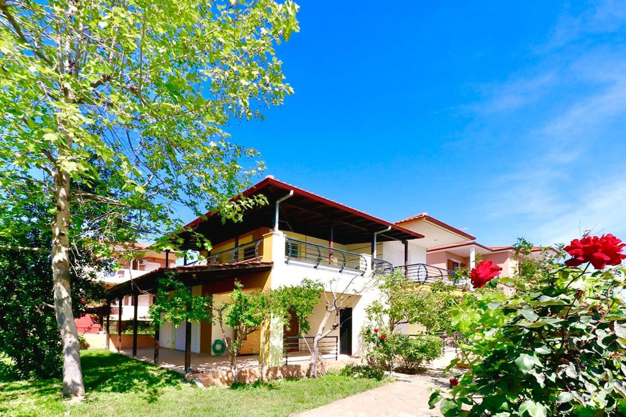 Villa Nikiti Family House Esterno foto